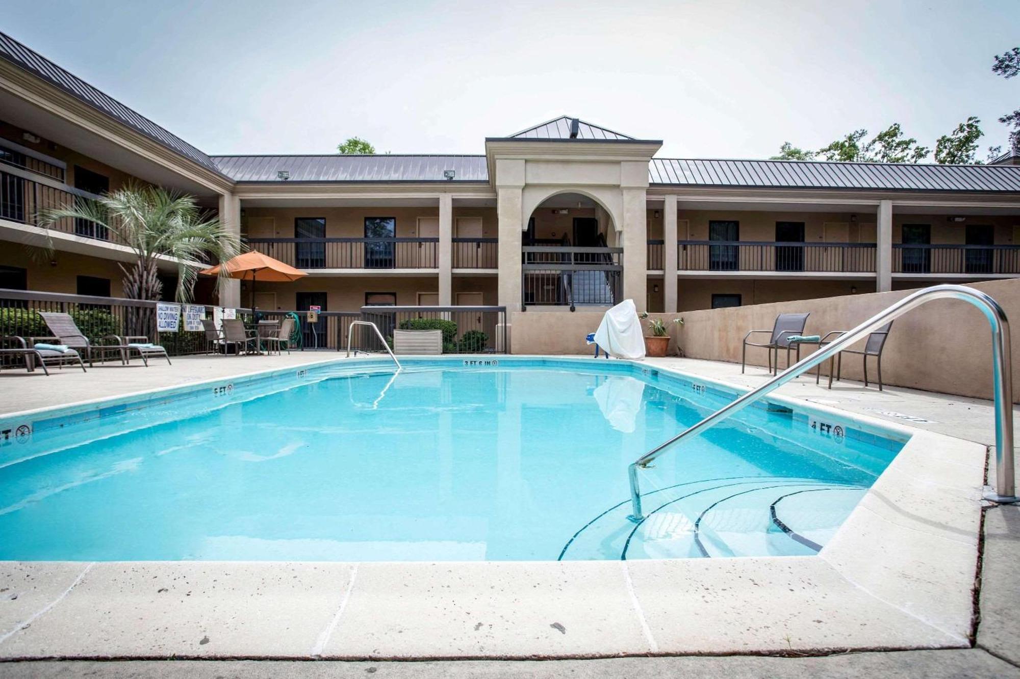 Clarion Inn & Suites Aiken South Exterior photo