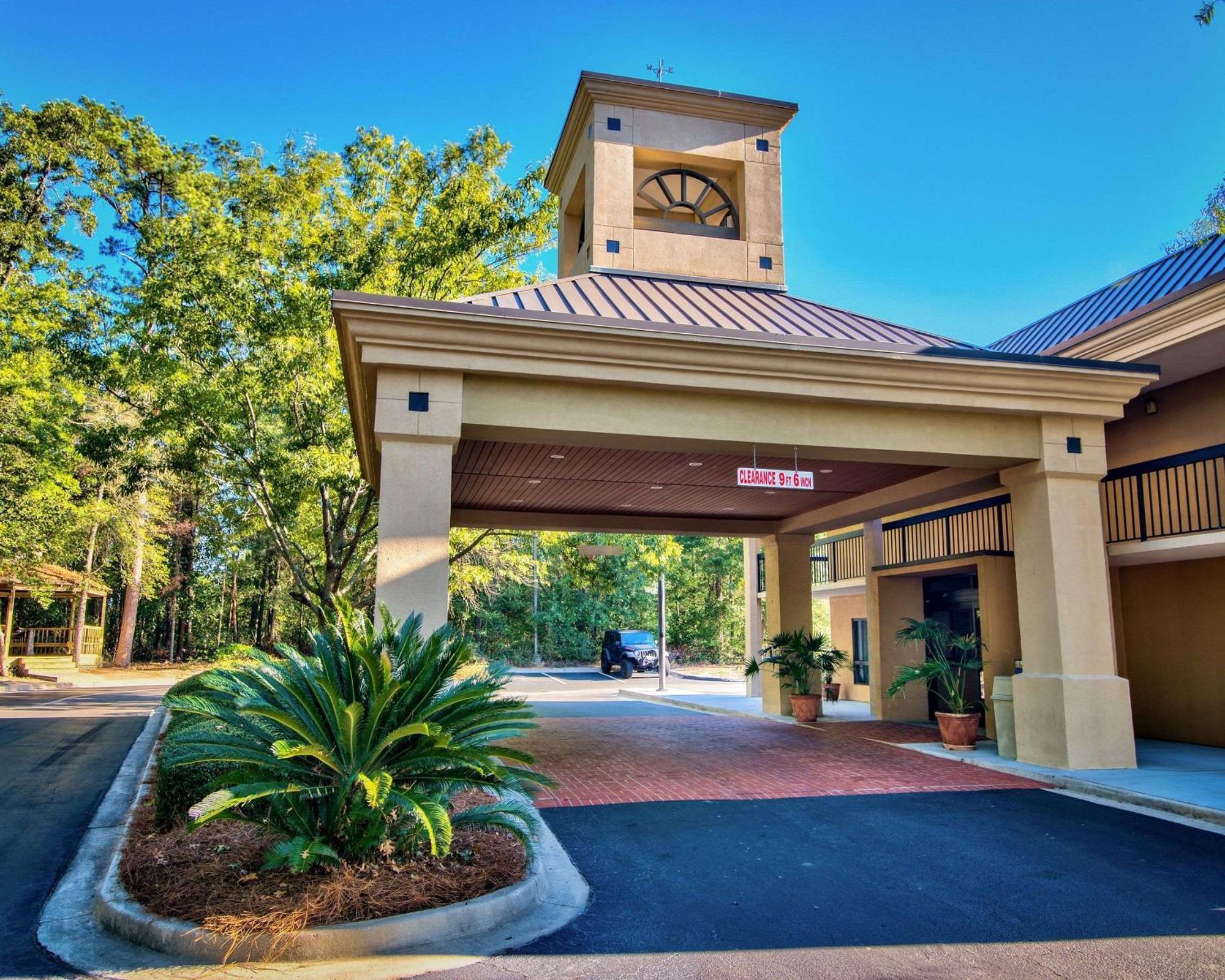 Clarion Inn & Suites Aiken South Exterior photo